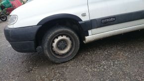 Parafanghini per Peugeot Partner (1996-2002), prima del facelift senza modanatura