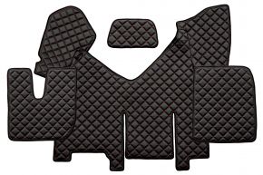 Tappetini in ecopelle Q per IVECO STRALIS HI-WAY (01.2013-12.2016) - automatico - versione con frigorifero - Nero/rosso
