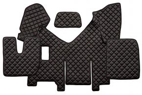 Tappetini in ecopelle Q per IVECO STRALIS HI-WAY (01.2013-12.2016) - manuale - versione con frigorifero - Nero/rosso