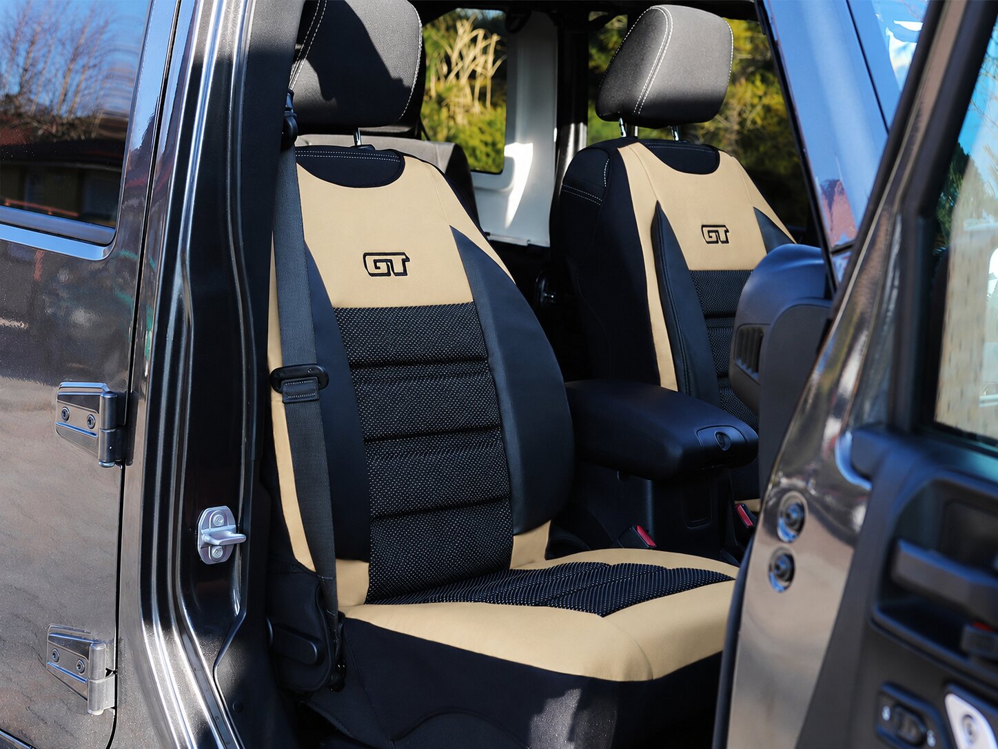 Coprisedile anteriore auto GT Ergonomic montato in auto