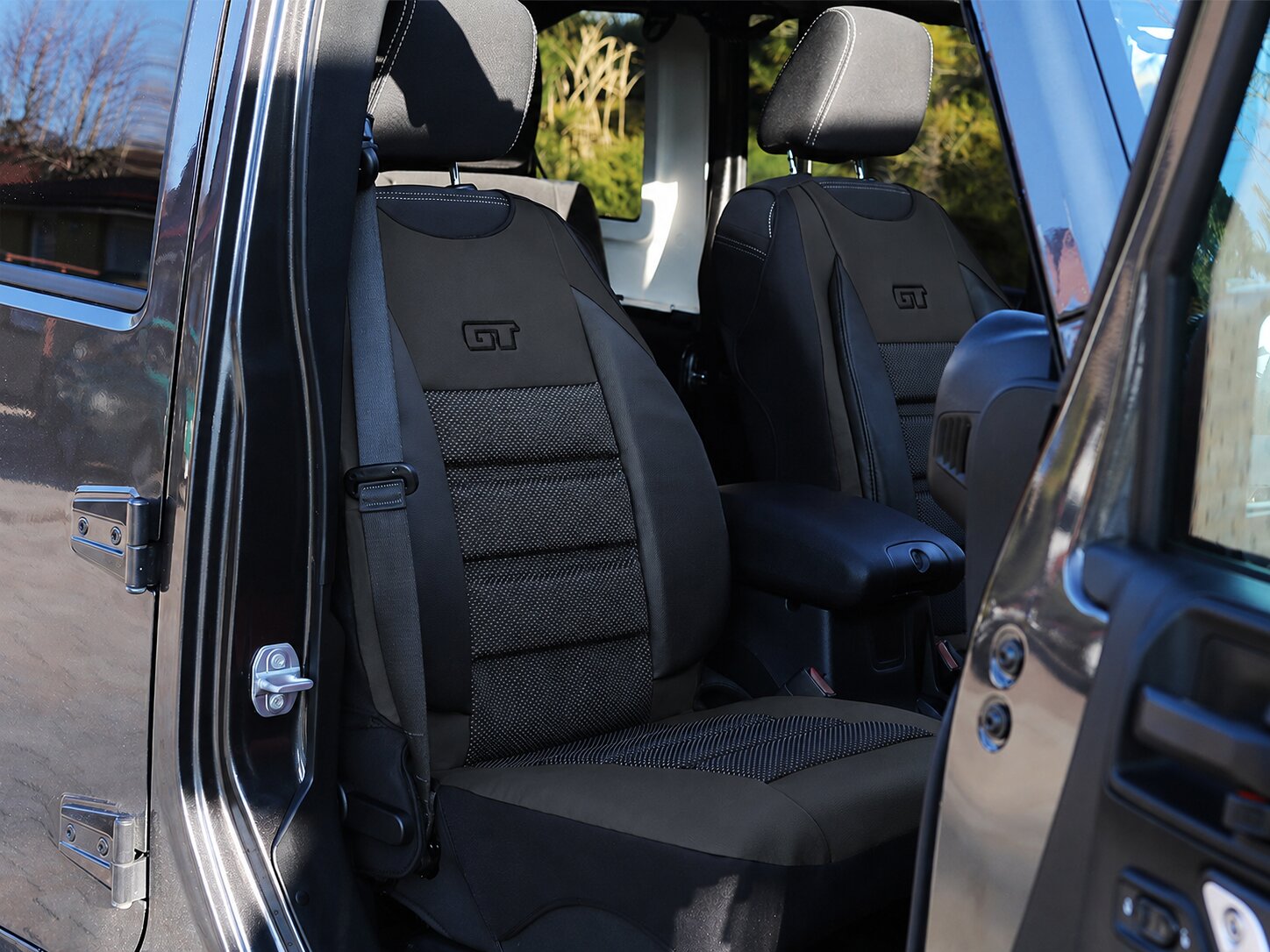 Coprisedile anteriore auto GT Ergonomic montato in auto