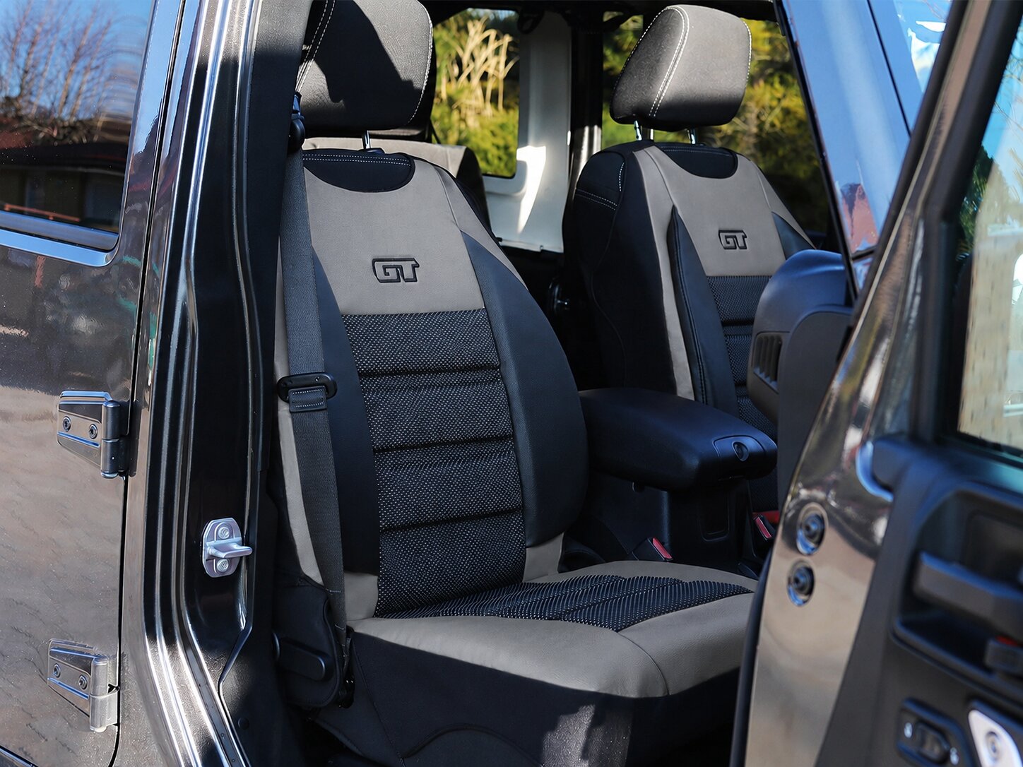 Coprisedile anteriore auto GT Ergonomic montato in auto