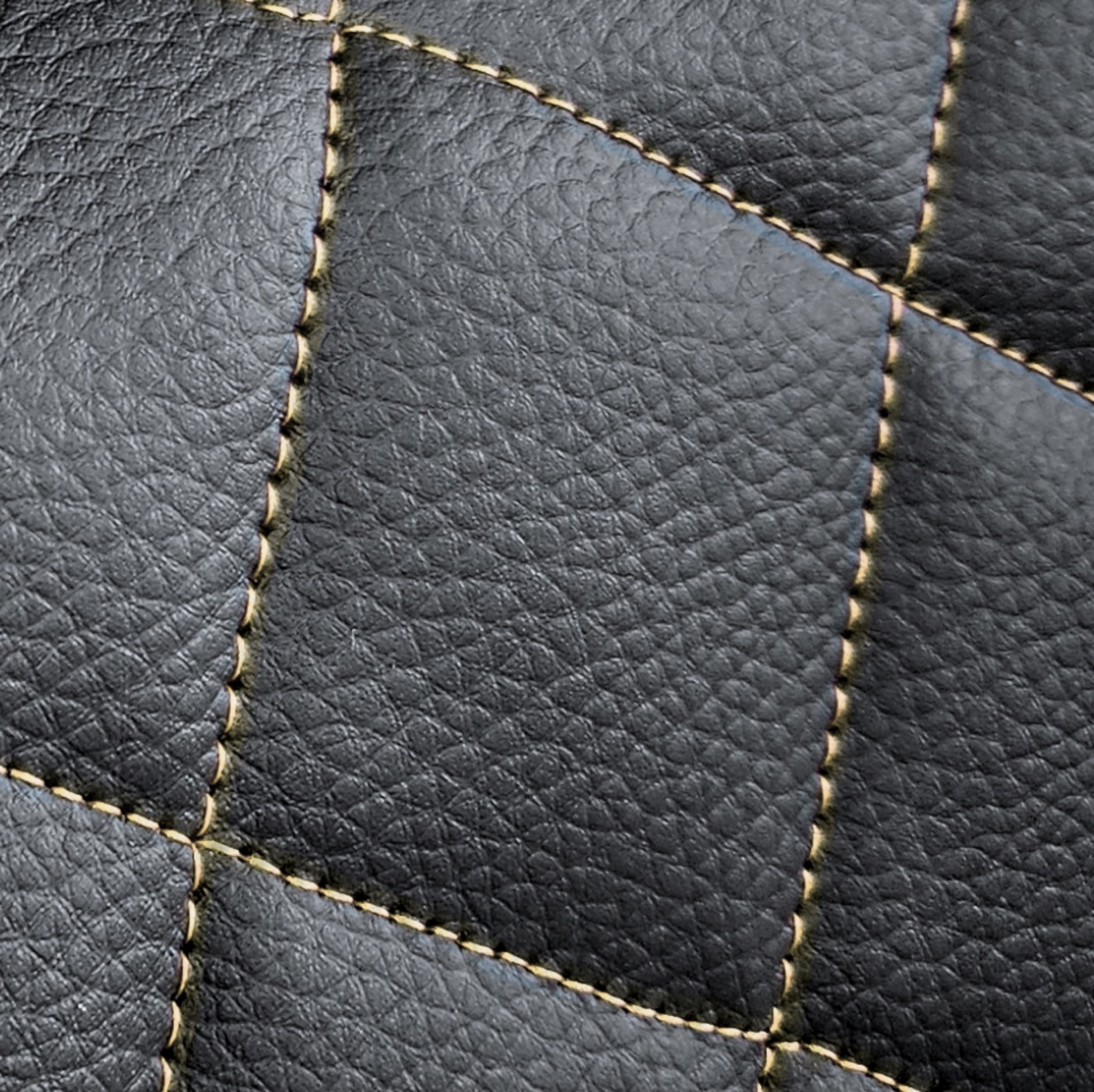Coprisedili Perfect Line - dettaglio della trapuntatura a rombi con filo beige su ecopelle nera