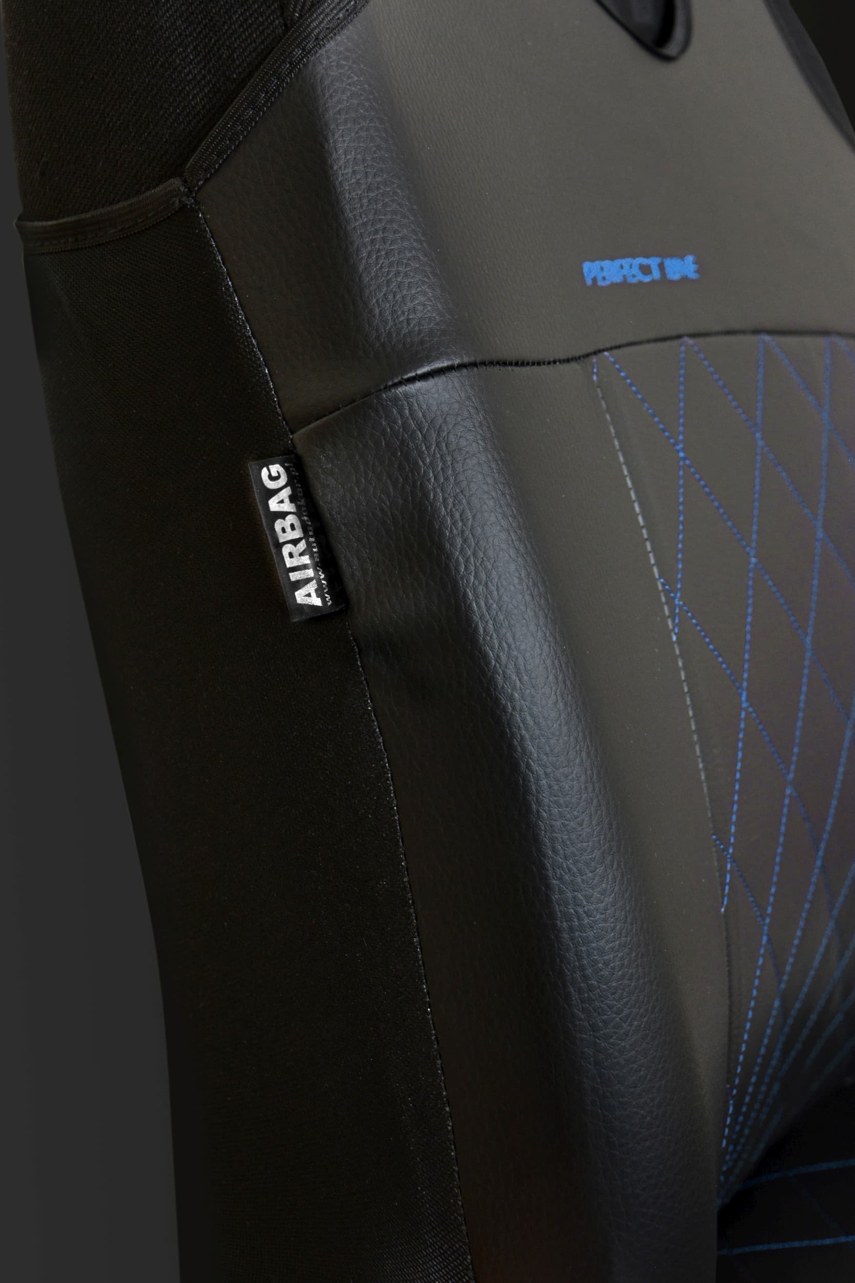 Dettaglio della cucitura certificata per airbag laterali