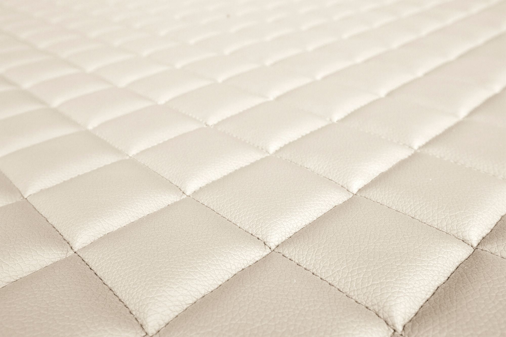 Dettaglio della superficie e della trapuntatura dei coprisedili ELEGANCE Q: Beige chiaro